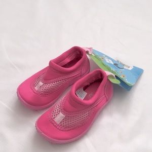 i play pink water shoes, never worn.